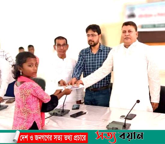 নকলায় ক্ষুদ্র নৃ-গোষ্ঠীর জীবনমান উন্নয়নে শিক্ষাবৃত্তি ও বাইসাইকেল বিতরণ||সত্যবয়ান