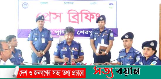 শেরপুরে ট্রাকসহ আন্তঃজেলা গরু চোরদল গ্রেফতার: প্রেস ব্রিফিংয়ে পুলিশ সুপার