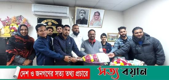 জেলা ক্রীড়া সংস্থার নতুন সম্পাদককে শেরপুর ব্যাডমিন্টন ক্লাবের ফুলেল শুভেচ্ছা