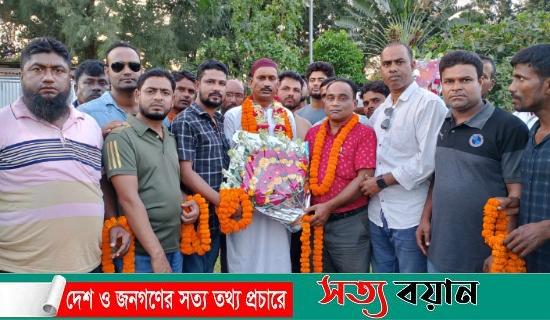 শেরপুরে শ্রমিকদের ভালোবাসায় সিক্ত হলেন কেন্দ্রীয় নেতা আলাল