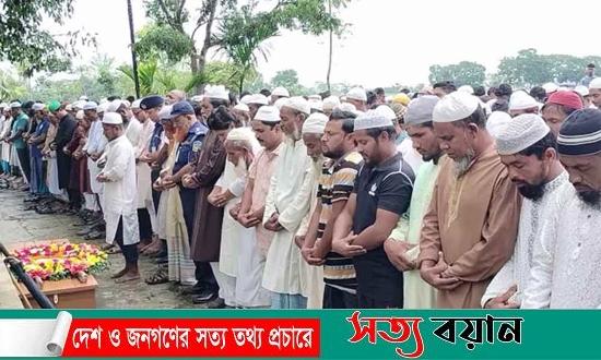 নেত্রকোণার গ্রামের বাড়িতে পুলিশ কনস্টেবল মনিরুলের দাফন সম্পন্ন