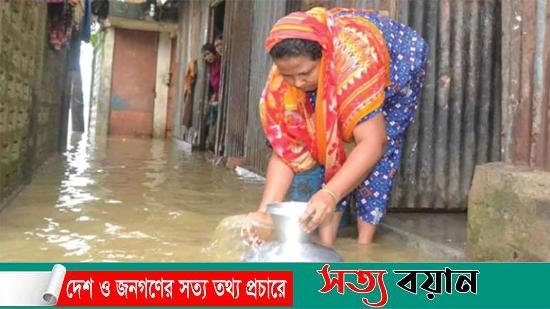 জলাবদ্ধতার কারণে নগরবাসী পড়েছে বিশুদ্ধ পানির তীব্র সংকটে