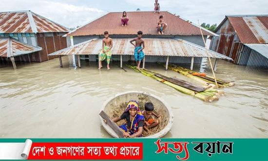 ১১ জেলায় স্মরণকালের ভয়াবহ বন্যায় মৃতের সংখ্যা বেড়ে ৫৪