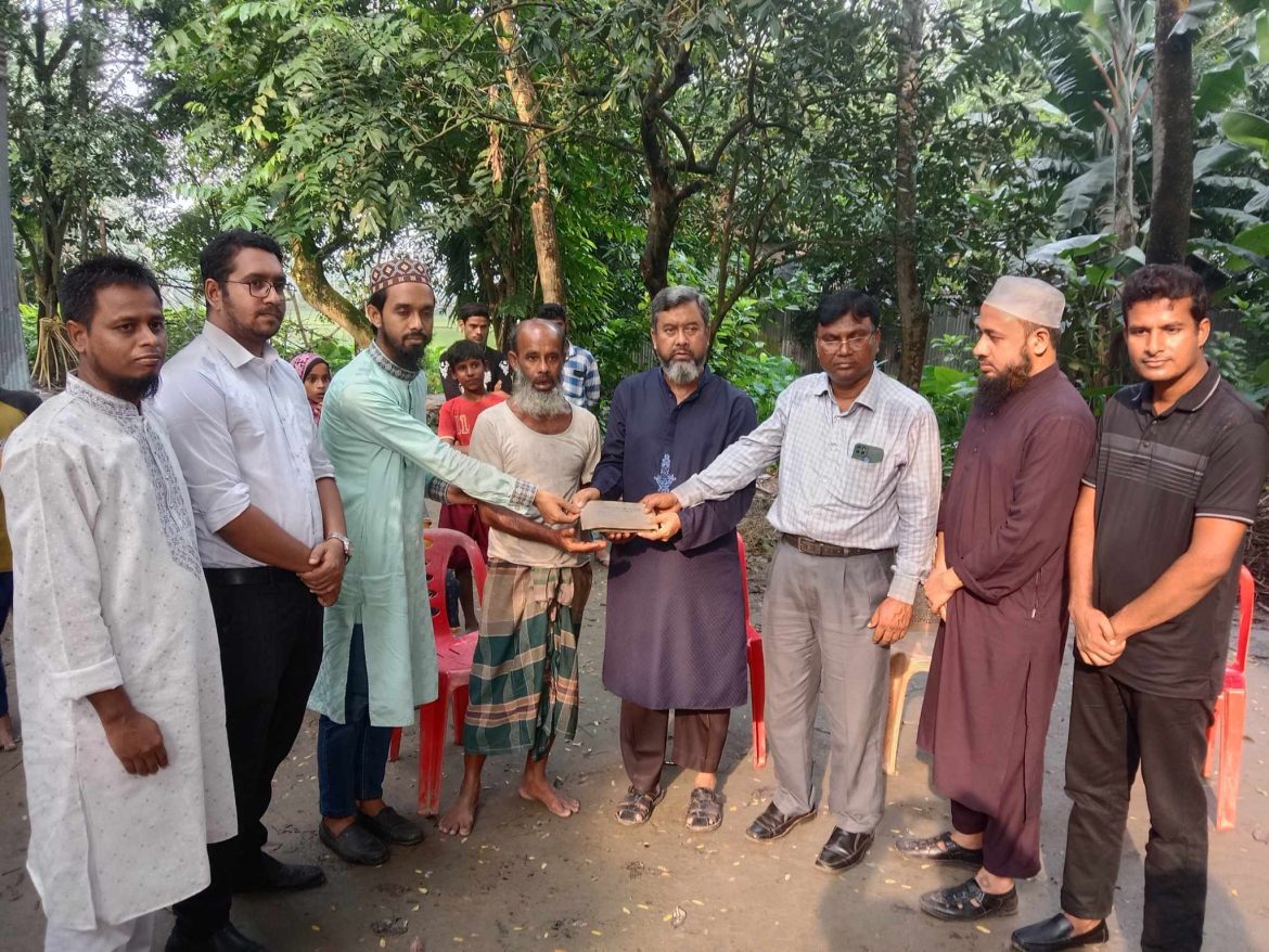 আন্দোলনে নিহত সবুজের পরিবারকে আর্থিক সহায়তা দিলেন শ্রীবরদী সরকারি কলেজ