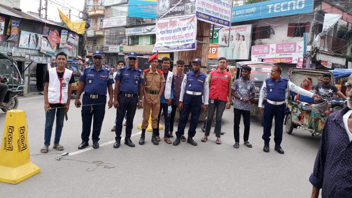 শেরপুরে সড়কে যানবাহন নিয়ন্ত্রণে ট্রাফিক পুলিশের কার্যক্রম শুরু