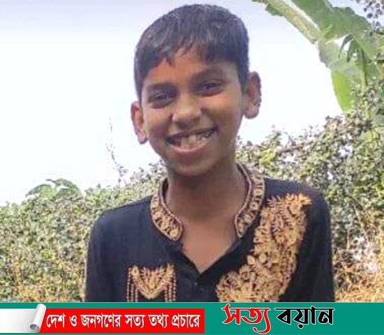 বুদ্ধি প্রতিবন্ধী ছেলেকে খোঁজে পেতে অসহায় মায়ের আকুতি